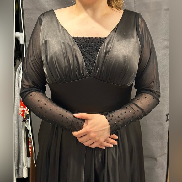 Plus size dresses for sale. Only work once amazing quality. - Picture 9 of 16